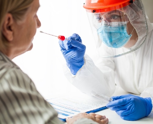 coronavirus-(covid-19)-et-test-de-depistage-:-qui-est-prioritaire-?