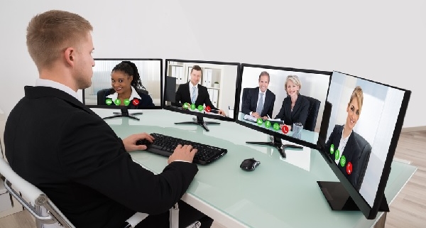 c’est-l’histoire-d’un-employeur-qui-realise-un-entretien-prealable-par-teleconference…