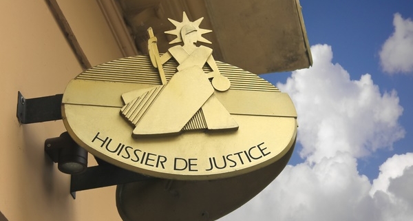 taxe-sur-les-actes-des-huissiers-de-justice-:-c’est-la-fin-!