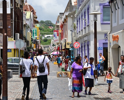 antilles-et-guyane-:-le-coronavirus-est-toujours-la…